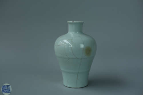 A CYAN-BLUE GLAZED MEIPING VASE