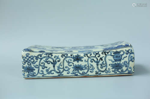 A BLUE&WHITE PILLOW WITH STORY PATTERN