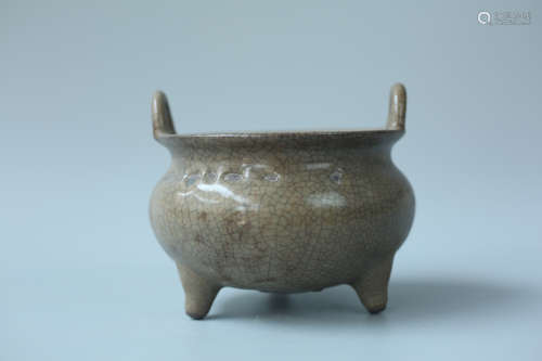 A GE YAO TWO-EAR CENSER