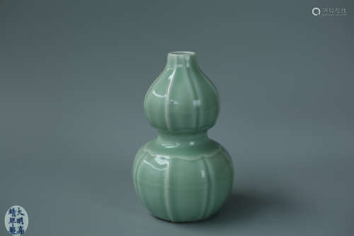 A CYAN-BLUE GLAZED GOURD VASE