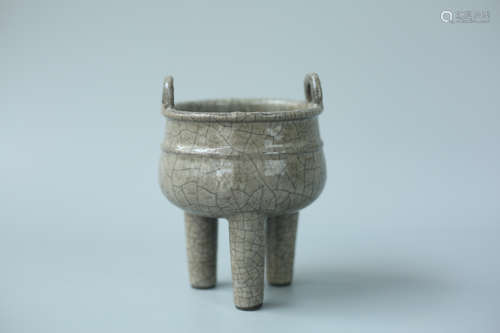 A GE YAO TRIPOD CENSER