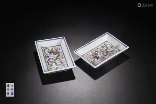 PAIR OF JIAJING MARK PORCELAIN SQUARE PLATES