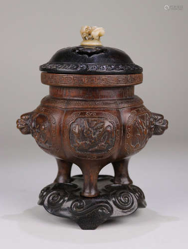 A CHENXIANG WOOD CENSER OF FLORAL CARVING