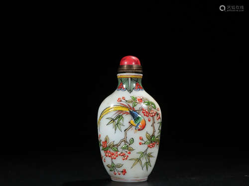 A YIDECHENG PORCELAIN SNUFF BOTTLE PAINTED FLORAL PATTERN