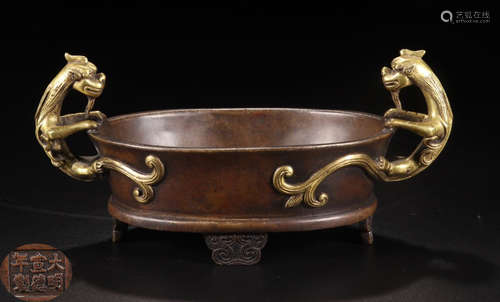 A BRONZE CASTED DOUBLE GILT EAR CENSER