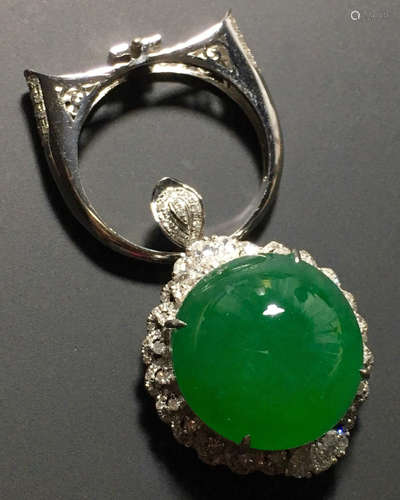 A GREEN JADEITE CARVED CIRCLE FINGER RING, TYPE A