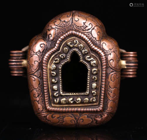 A TIBETAN BRONZE CASTED GAWU BOX