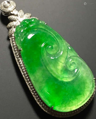 A GREEN JADEITE CARVED AUSPICIOUS PENDANT, TYPE A