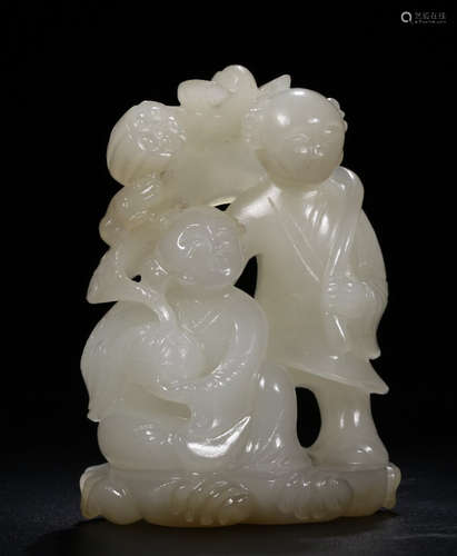 A HETIAN JADE CARVED AUSPICIOUS SHAPED PENDANT