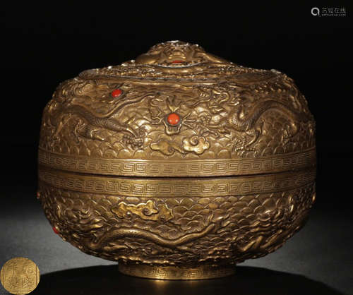 A GILT BRONZE GEM DECORATED DRAGON PATTERN BOX