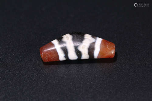 A TIBETAN OLD AGATE FOUR LINES DZI