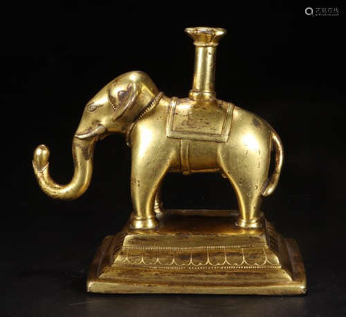 A GILT BRONZE ELEPHANT SHAPED PENDANT