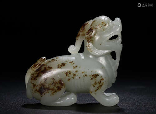 A HETIAN JADE CARVED BEAST SHAPED PENDANT