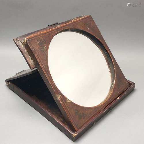 Miroir de voyage en bois laqué rouge, noir et or à…