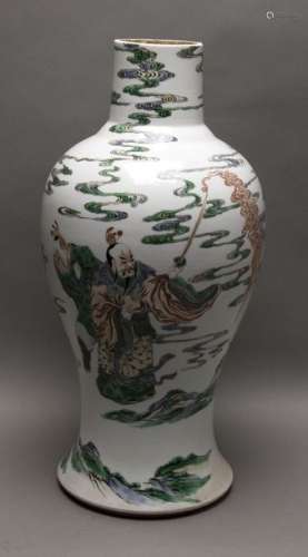 Vase balustre en porcelaine et émaux de la Famille…