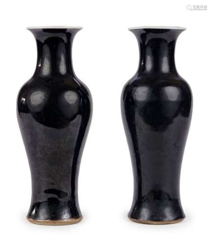 CHINE XIXème siècle \nPaire de petits vases balustr…
