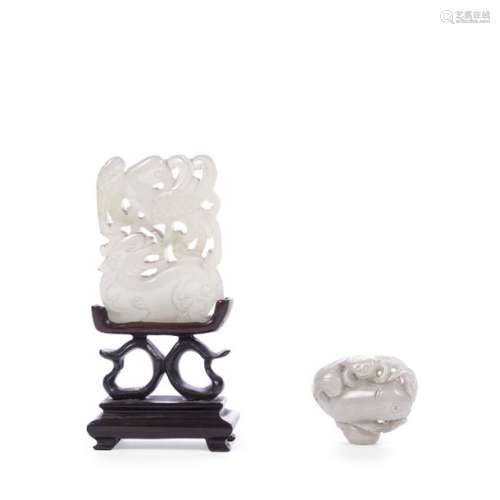 CHINE XXème siècle \nDeux pendentifs en jade blanc …