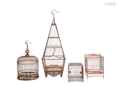 CHINE 1900 \nLot de quatre cages à oiseaux \nBois sc…