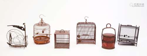 CHINE 1900 \nLot de six cages à oiseaux en bois, mé…