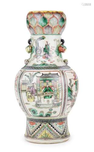 CHINE XIXème siècle \nÉlégant vase en porcelaine \nD…