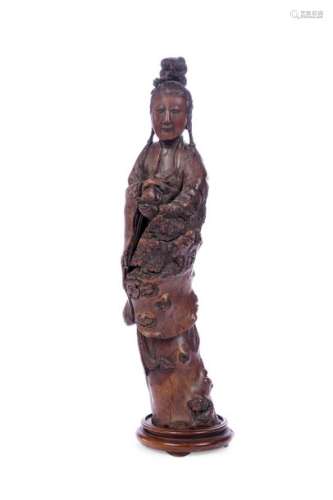 CHINE XIXème siècle \nGrande Guanyin en bois noueux…