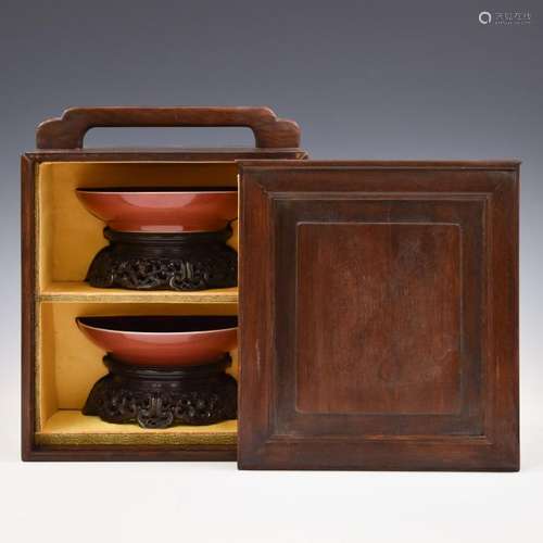 PAIR QIANLONG RUBY-RED PLATE ON STAND IN PROTECTIVE BOX