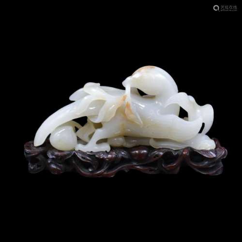 CHINESE CARVED JADE OF MAGPIE
