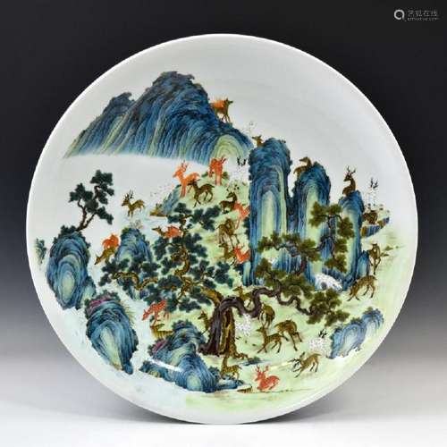 HUNDRED DEER FAMILLE ROSE PORCELAIN CHARGER