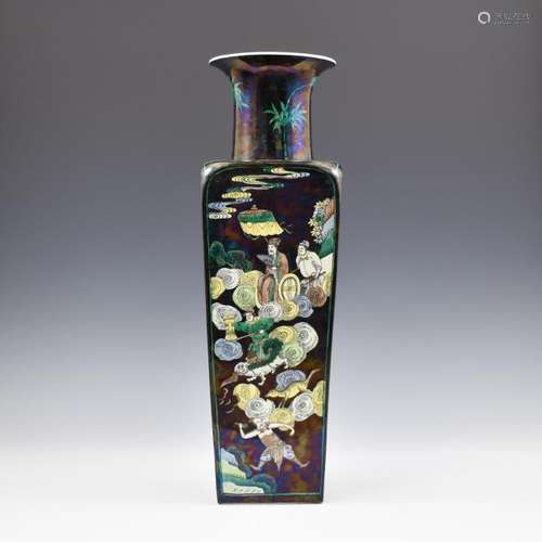 CHINESE KANGXI FAMILLE NOIRE SQUARE VASE