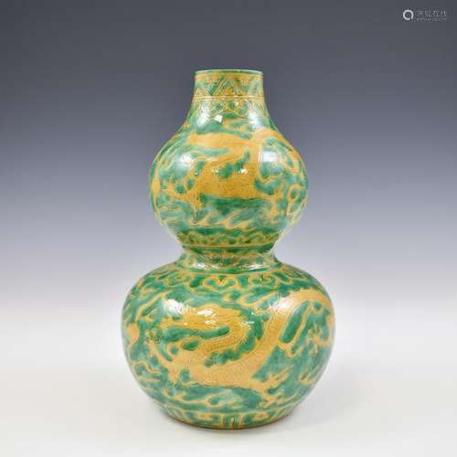 WANLI GREEN & YELLOW DOUBLE GOURD VASE