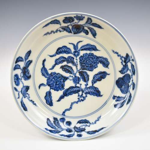 VERY FINE CHINESE MING BLUE & WHITE PEONY PLATE