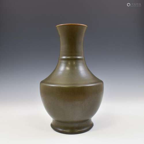 QIANLONG TEA DUST GLAZED ZUN VASE