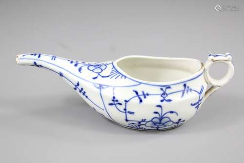 Antique Blue and White Onion Pattern Invalid Cup, approx 19 x 5