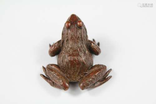 20th Century Chinese Cast Bronze Figurine of a frog approx 5 cms