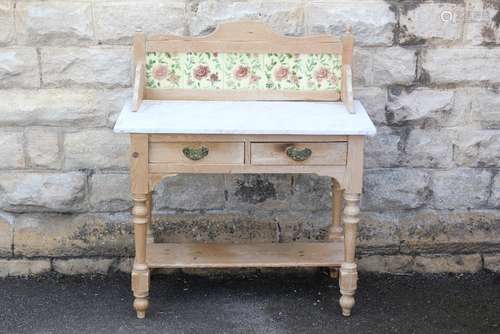 An Oak Wash Stand: the wash stand with loose marble top, tiled splash back, two drawers and a shelf beneath, approx 91 x 46 x 73