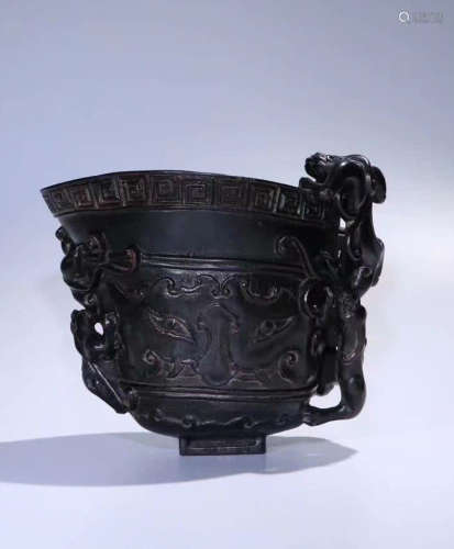 A ZITAN WOOD CUP WITH DRAGON PATTERN