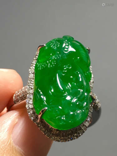 AN ICY ZHENGYANG GREEN JADEIET RING IN BRAVE TROOPS SHAPED