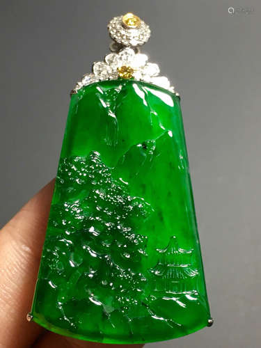 AN ICY ZHENGYANG GREEN JADEITE PENDANT