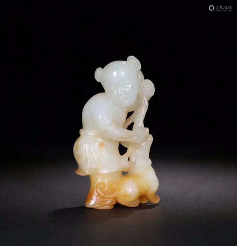 A HETIAN JADE FIGURE SHAPED ORNAMENT