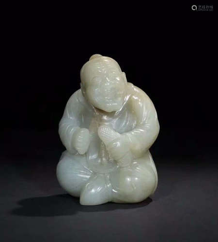 A HETIAN JADE FIGURE SHAPED ORNAMENT