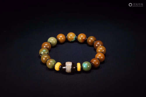 A TURQUOISE STONE BRACELET