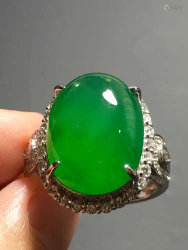 AN ICY YANG GREEN JADEIET RING