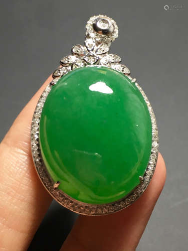 AN ICY ZHENGYANG GREEN JADEIET PENDANT