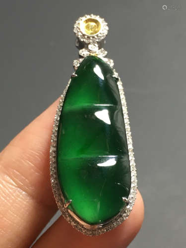 AN ICY GREEN JADEIET PENDANT IN BEANS CARVED