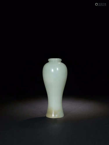 A HETIAN JADE VASE