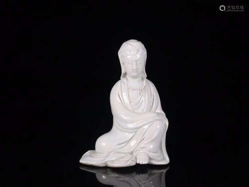 A DEHUA WHITE PORCELAIN OF GUANYIN SHAPED