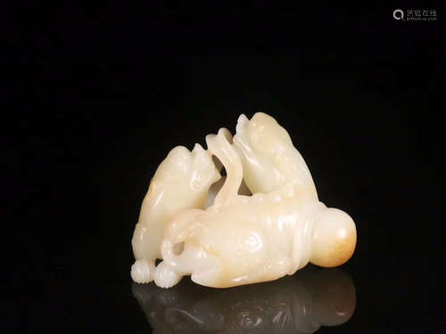 A HETIAN JADE ORNAMENT