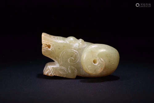 AN ANTIQUE JADE ORNAMENT OF DRAGON SHAPED