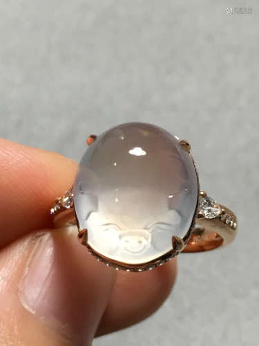 AN ICY JADEIET RING IN PIG SHAPED