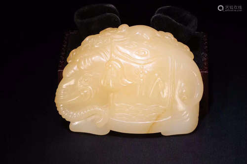 A HETIAN JADE BELT BUCKLE OF STORY CARVING